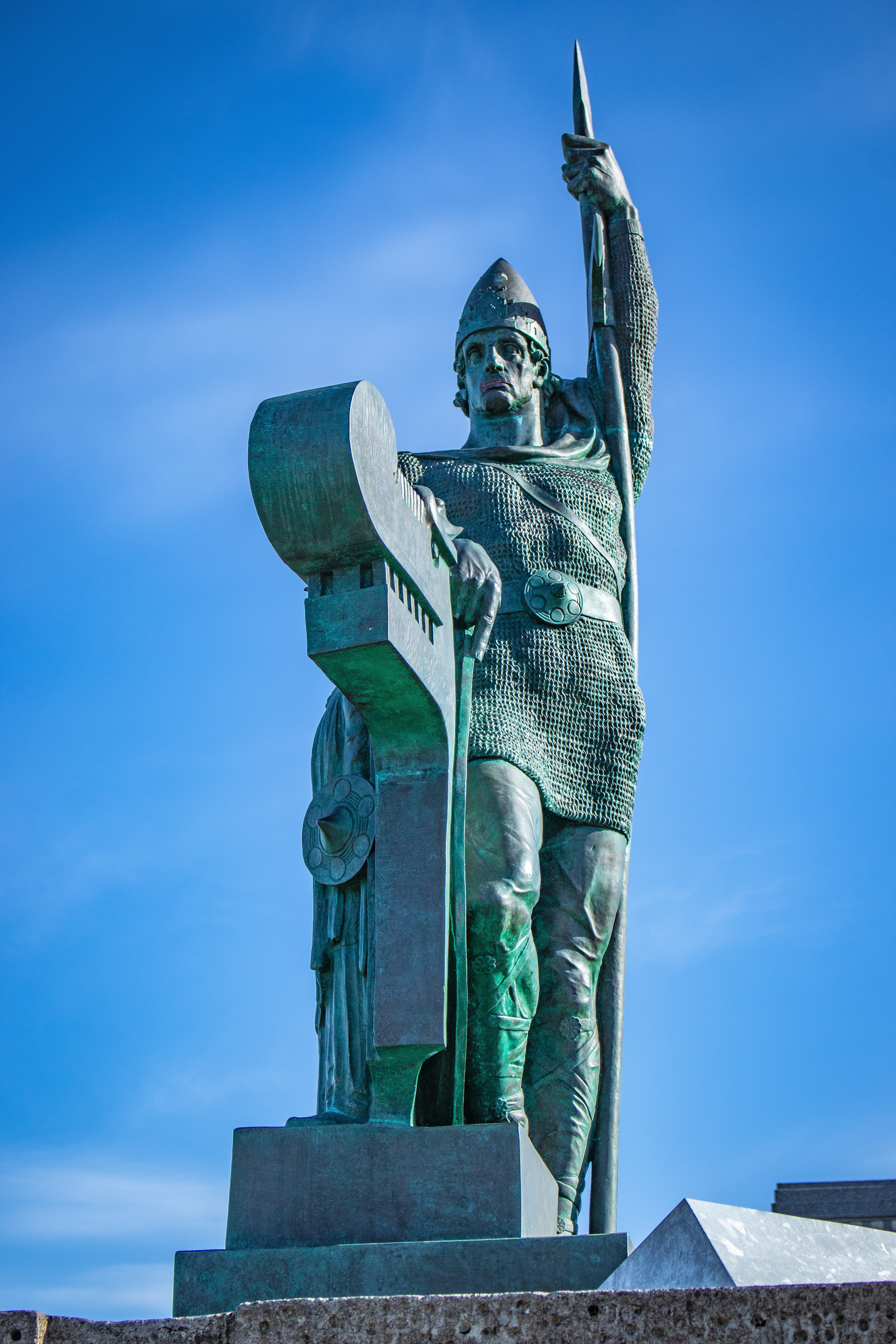 statue